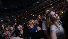 Vyprodaná O2 arena p�i koncert� skupiny Chinaski.