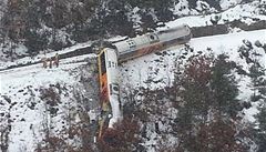 Ve Francii vykolejil vlak s turisty, zemely dv eny