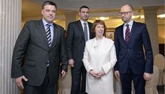 Ashtonov jedn v Kyjev s vldou i opozic. EU je pipravena pomoci 