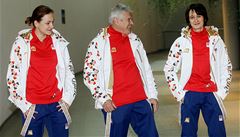 Martina Sáblíková, Karolína Erbanová a Petr Novák oble�eni v �eské olympijské kolekci.