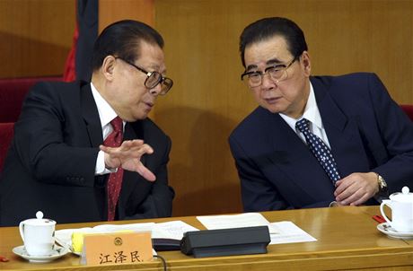 bývalý ínský prezident iang Ce-min a expremiér Li Pcheng 