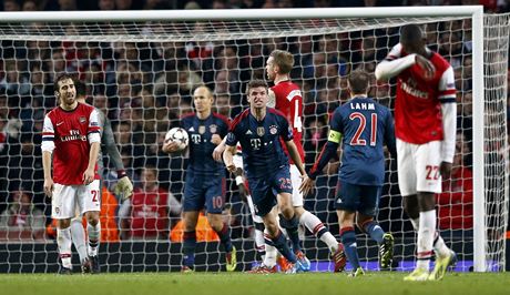 Thomas Müller z Bayernu slaví svj gól do sít Arsenalu
