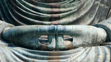 Detail sochy sedcho Buddhy v chrmu Kamakura