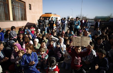 Syrští uprchlíci při návštěvě Vysokého komisaře UNHCR v uprchlickém táboře v Sofii