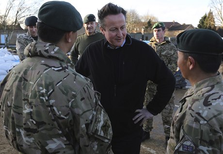 Vtina Brit si myslí, e Cameron nezvládl krizi kolem záplav 