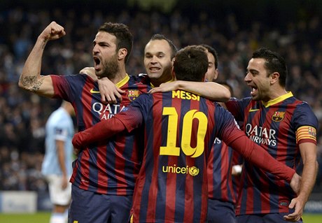 Fotbalisté Barcelony se radují.