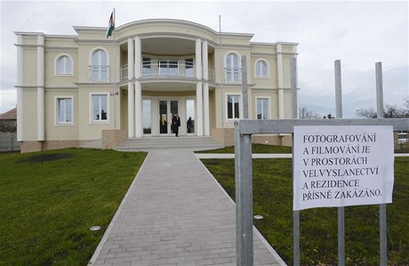 Palestinská ambasáda v Suchdole se otevela veejnosti. Fotografování bylo zakázáno.