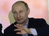 Ruský prezident Vladimir Putin (vpravo) sleduje ve spolenosti éfa MOV Thomase Bacha zápas s USA
