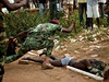 Otesný pípad lyne se odehrál v Bangui, hlavním mst SAR. Vojáci tu zmasakrovali mue, jeho obvinili z kolaborace s hnutím Séléka.