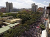 Ulice Caracasu zaplnily tisícovky lidí
