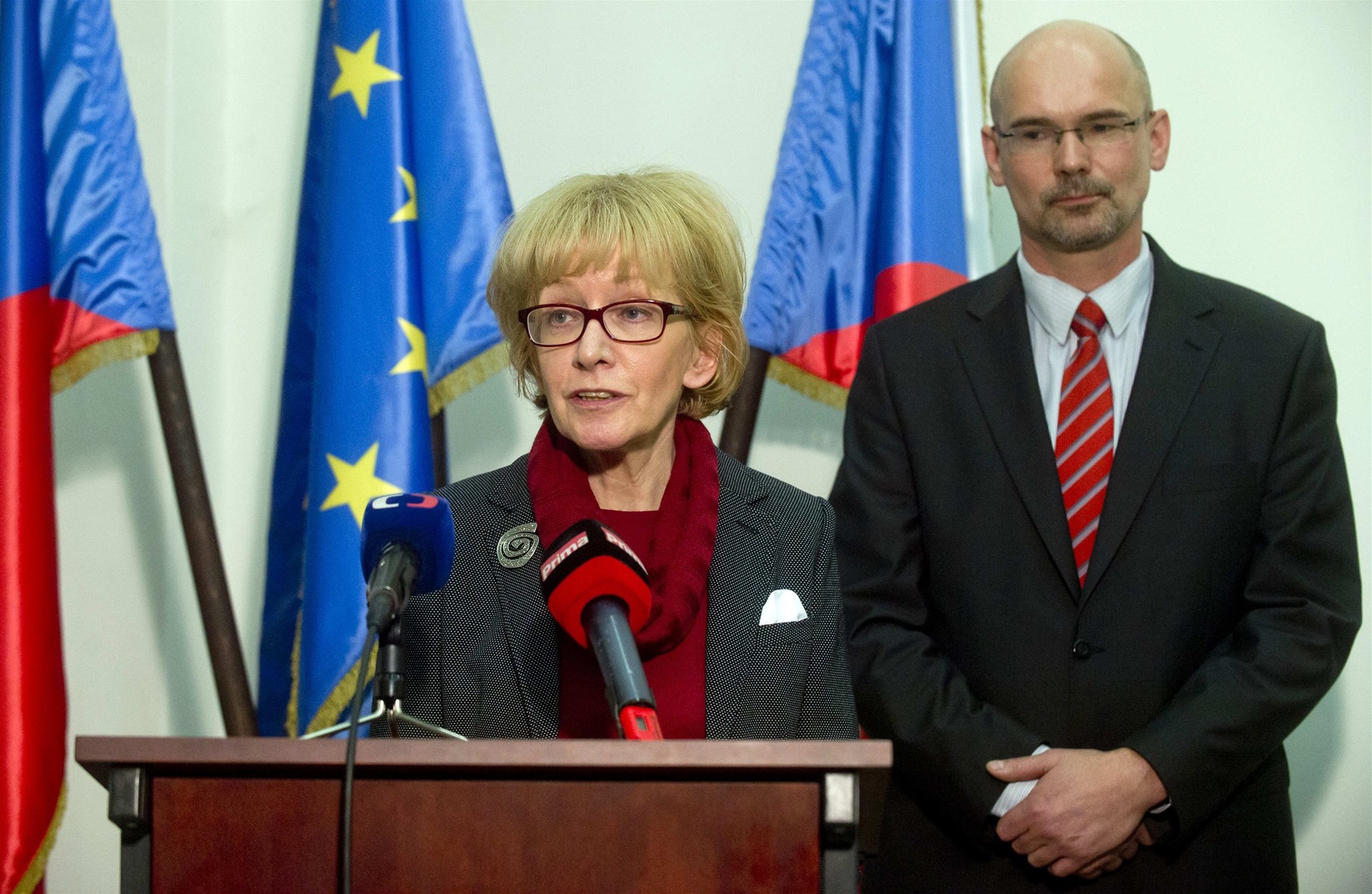 Ministryn� spravedlnosti Helena Válková a její nám�stek pro v�ze�ství, probaci a mediaci Pavel �tern (vpravo).