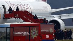 výcarské policejní jednotky u uneseného letadla etiopských aerolinií Boeing-767.