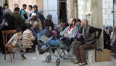 Z obleenho syrskho Homsu odvezli dal civilisty, hlavn eny a dti