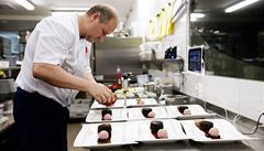 �okoládový fondant s vi��ovým sorbetem umí v Mlýnci skv�lý.