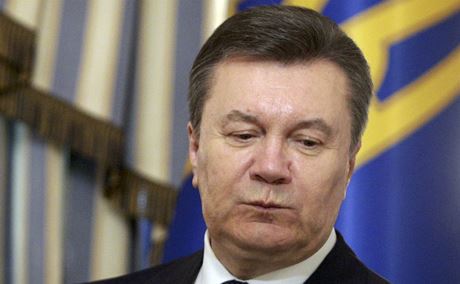 Janukovy demisi nepodá. Je to jako ádní nacist, ekl