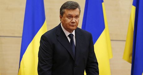 "Nebyl jsem svren. Byl jsem donucen opustit Ukrajinu, protoe mj ivot byl bezprostedn ohroen," prohlásil na brífinku ukrajinský exprezident Viktor Janukovy.