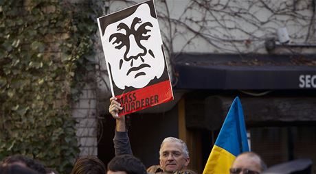 Viktor Janukovy je masový vrah, shodují se demonstranti.