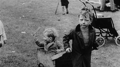 Z filmu Spirit of 45. Británie v roce 1930