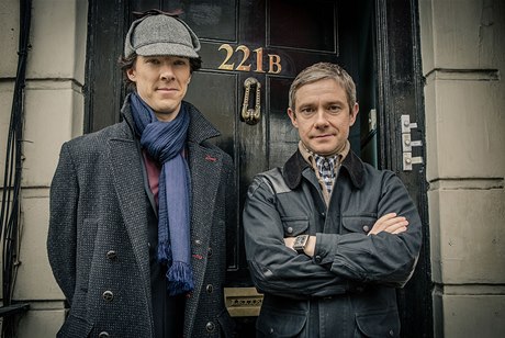 Benedict Cumberbatch (Sherlock Holmes) a  Martin Freeman (John Watson),