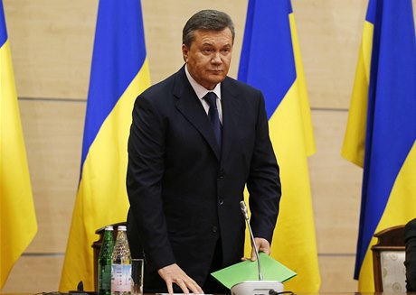 "Nebyl jsem svren. Byl jsem donucen opustit Ukrajinu, protoe mj ivot byl bezprostedn ohroen," prohlásil na brífinku ukrajinský exprezident Viktor Janukovy.