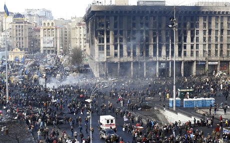 Protivládní demonstranti na Majdanu. 