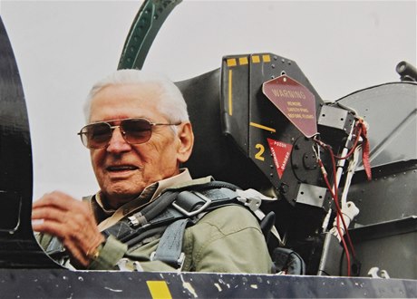 Fotografie z letu k 90. narozeninám Miroslava tandery v letounu OK-JET L-39.