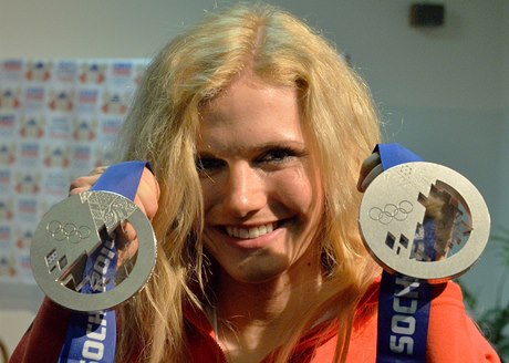Gabriela Soukalová s medailemi z olympiády.