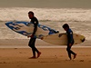 Pobeí Indického oceánu patí nadeným surfam. Snad kadý Jihoafrian je potáp, surfa nebo alespo rybá