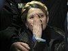 Vznná vdkyn ukrajinské opozice Julija Tymoenková opustila charkovské vzení, kde byla zadrována od roku 2011. 