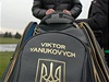 Lidé si zkouejí osobní golfové hole prezidenta Janukovye a celé odpoledne hráli golf na jeho soukromém hiti.