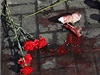 Na místa, kde umírali lidé, pokládají Kyjevané kvtiny.