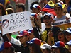 S.O.S. Maduro je vrah. Protivládní protesty v Caracasu, únor 2014.