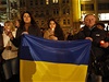 ei demonstrují proti napjaté situaci na Ukrajin.