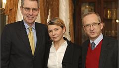Julija Tymoenko s americkým velvyslancem v Kyjev Geoffrey Pyattem a hlavou evropské delegace  Janem Tombinskim 
