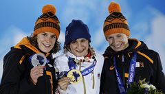 Medailistky ze závodu na 5000 metr: Ireen Wüstová, Martina Sáblíková a Carien Kleibeukerová