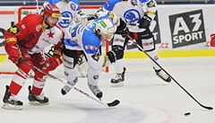 Vladimír R��i�ka mlad�í (vlevo) p�i zápase v Plzni