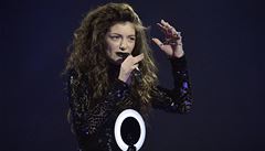 Sedmnáctiletá novozélandská zp�va�ka Lorde, vít�zka dvou leto�ních cen Grammy.
