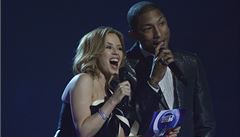 Zp�váci Kylie Minogue a Pharrell Williams. 