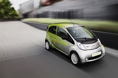 Automobilka Peugeot pronajme Skupině ČEZ pro příští rok deset vozů i0n, čímž by se měl stimulovat rozvoj „elektromobility“ v Česku.
