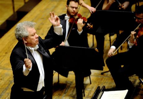 Dirigent Jií Blohlávek vymní Londýn a Symfonický orchestr BBC za Prahu a eskou filharmonii.
