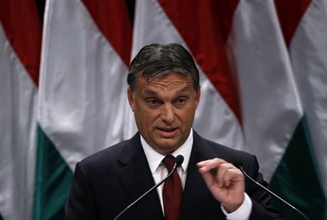 Místo aby Viktor Orbán svá rozhodnutí vysvtlil, pustil se do manipulativní kampan.