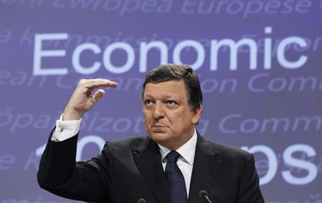 Předseda Evropské komise José Manuel Barroso opět volá po silnější hospodářské správě a koordinaci měnových i fiskálních politik.