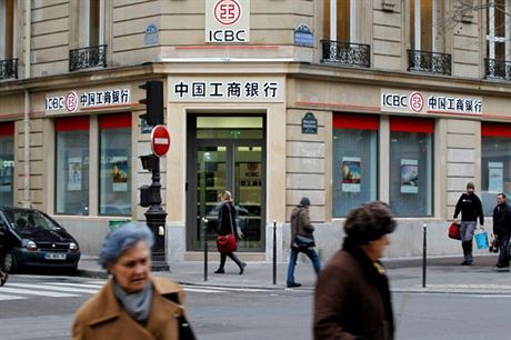Paískou poboku ínské banky ICBC spoluotvírala francouzská ministryn financí Christine Lagardeová.