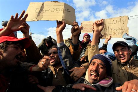 Tuniská jasmínová revoluce a egyptské zemětřesení zbořily jednostranný, selektivní a mytologický obraz, jenž si Západ vytvořil o arabském světě. Na ulicích Káhiry a Tunisu se s ozbrojenou mocí střetli demonstranti bouřící se proti autokratickým režimům.