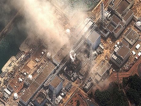 Satelitní snímek zachycuje třetí blok jaderné elektrárny Fukušima tři minuty po výbuchu.