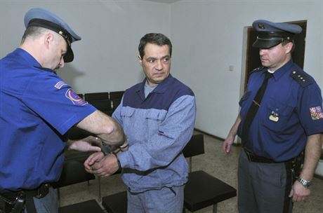 Duan Pintye, od nho advokát Vladimír Barto koupil ást údajné podhledávky za eprem, si odpykává trest za násilnou trestnou innost. Pohledávka se nyní stala pedmtem insolvenního návrhu na epro.