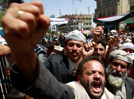 Jemence rozběsnil páteční zásah proti demonstrantům, při němž zahynulo více než 50 lidí.