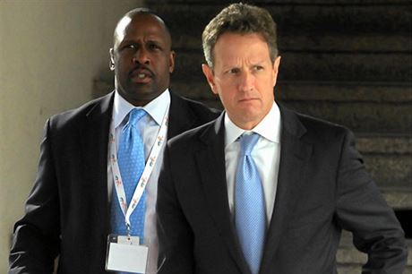 Americký ministr financí Timothy Geithner opoutl v pátek neformální schzku svých koleg z EU s rozpaitým výrazem ve tvái. Jeho vzkaz? Na záchranu Evropy u nemáme síly.