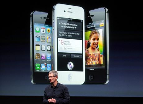 Nový chytrý telefon iPhone 4S pedstavil éf Applu Tim Cook v úterý 4. íjna.
