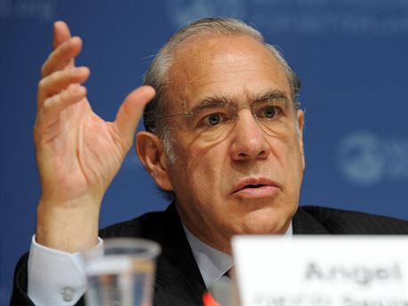 OECD Secretary-General Angel Gurría warns the Czechs against complacency